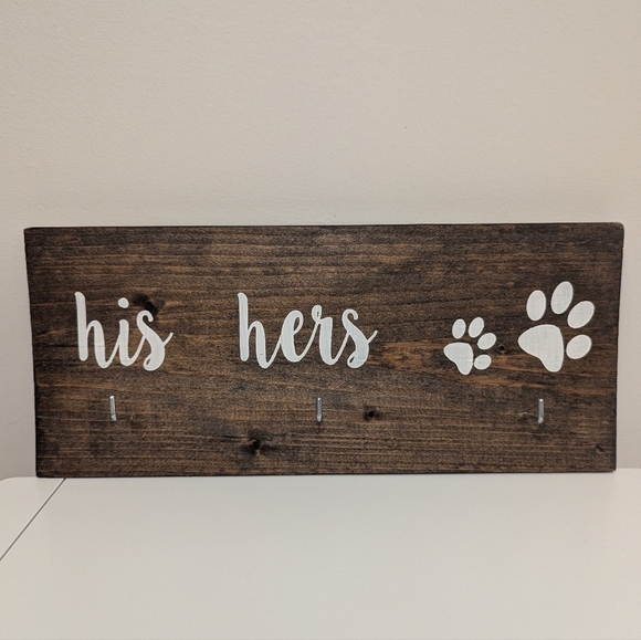 Key and Leash Wall Hanging Decor Piece - Picture 1 of 6